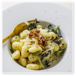 foto de um prato de macarrão